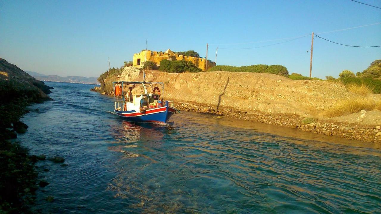 Beautiful House By The Sea,Loutraki Skaloma. Villa Екстериор снимка