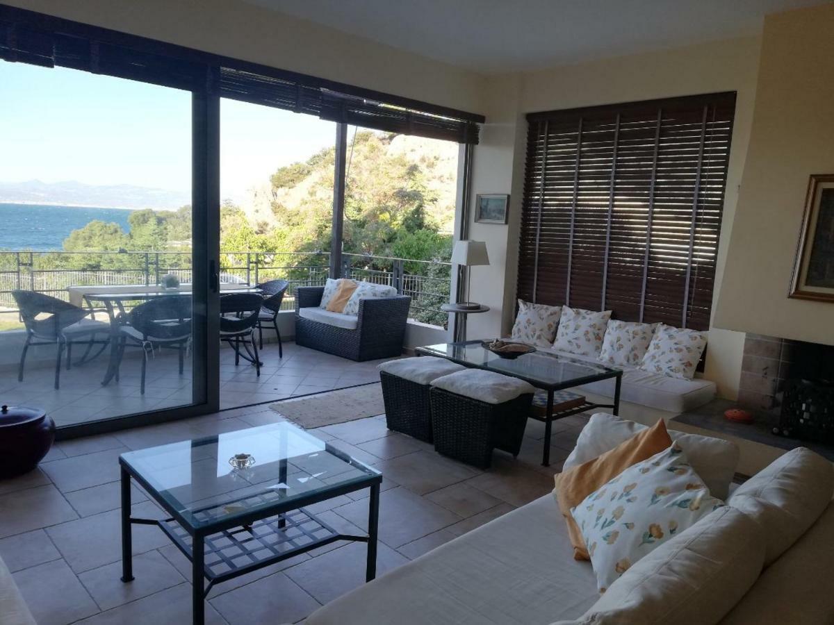 Beautiful House By The Sea,Loutraki Skaloma. Villa Екстериор снимка