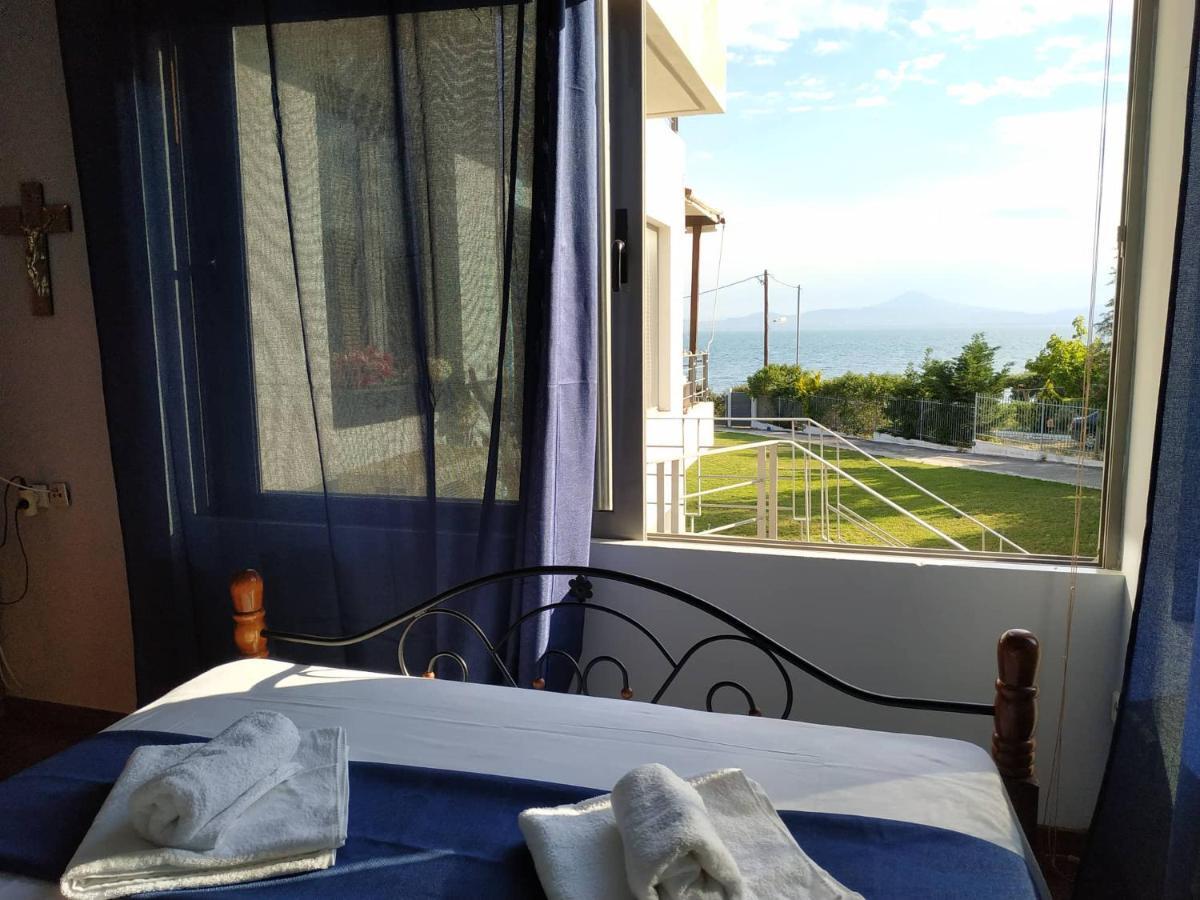 Beautiful House By The Sea,Loutraki Skaloma. Villa Екстериор снимка