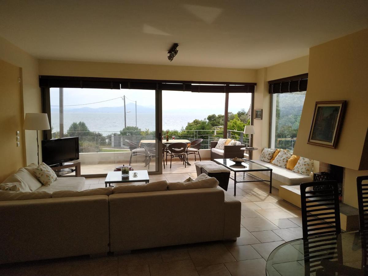 Beautiful House By The Sea,Loutraki Skaloma. Villa Екстериор снимка