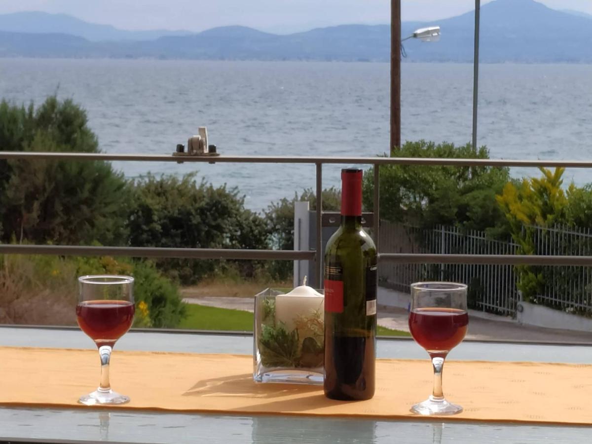 Beautiful House By The Sea,Loutraki Skaloma. Villa Екстериор снимка